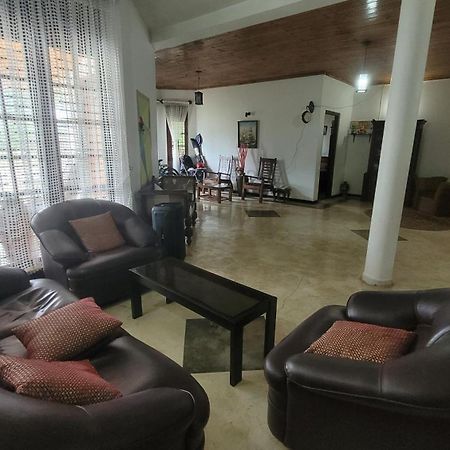 Villa Sea Sprays Hikkaduwa Esterno foto