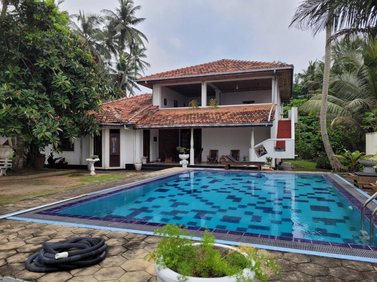 Villa Sea Sprays Hikkaduwa Esterno foto