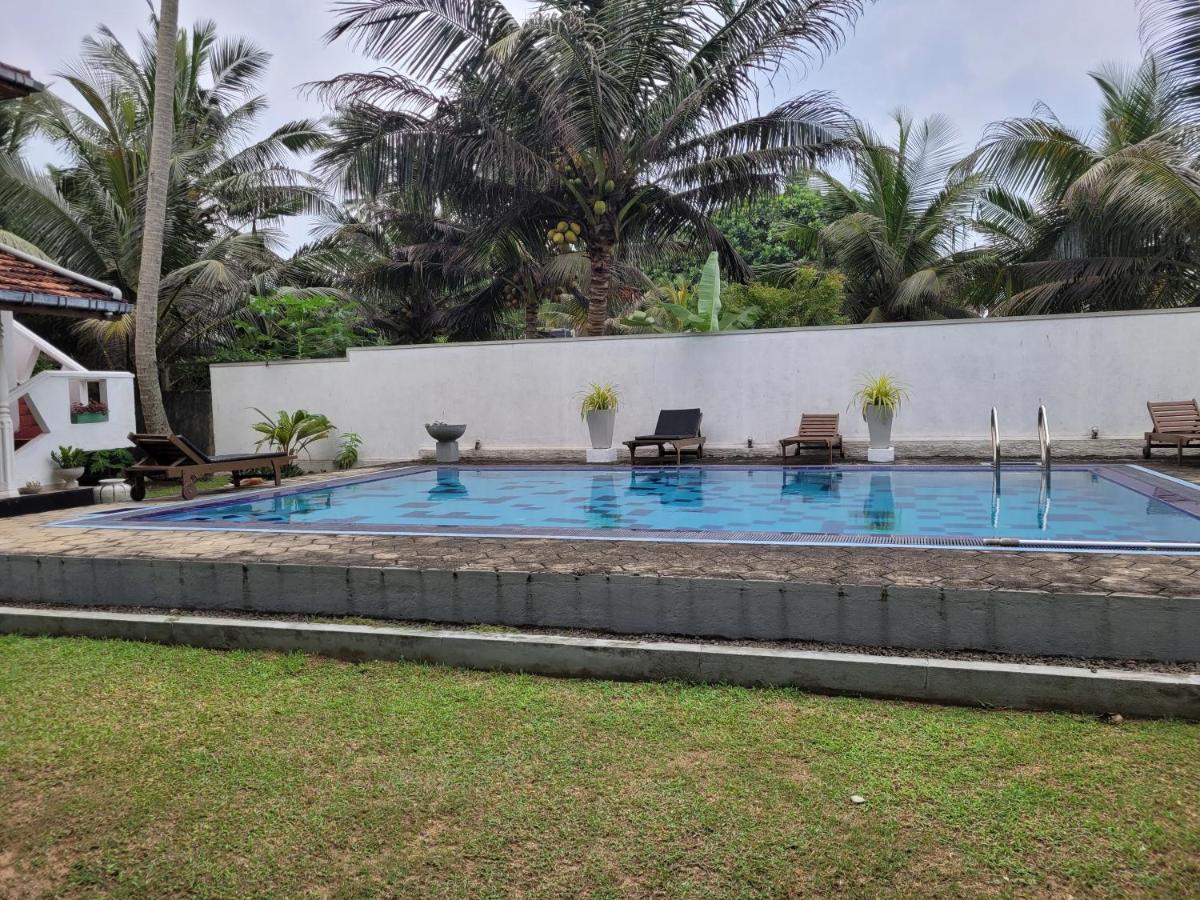 Villa Sea Sprays Hikkaduwa Esterno foto