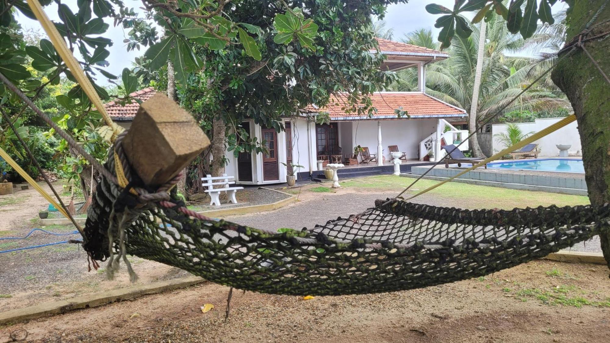 Villa Sea Sprays Hikkaduwa Esterno foto
