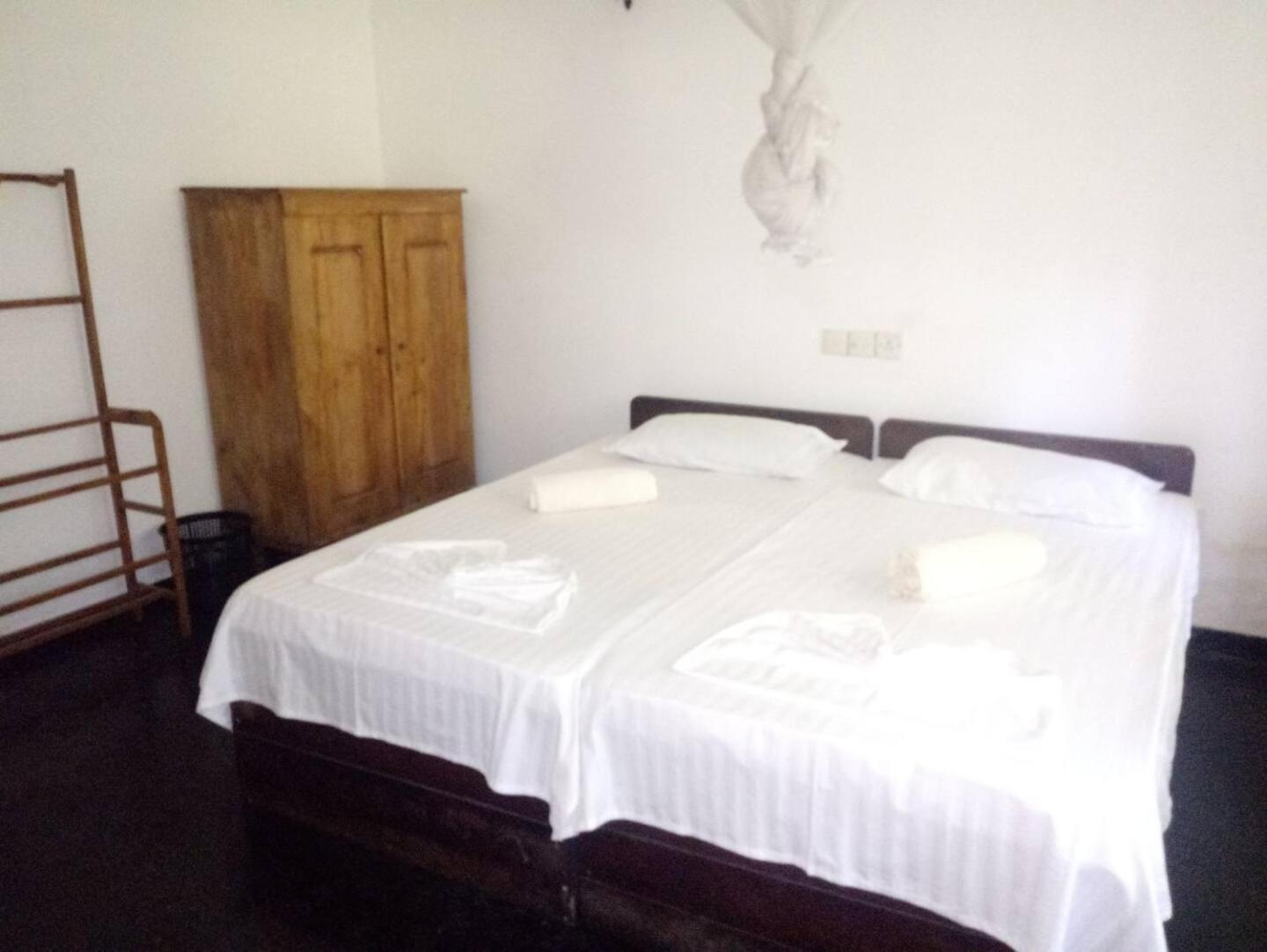 Villa Sea Sprays Hikkaduwa Esterno foto