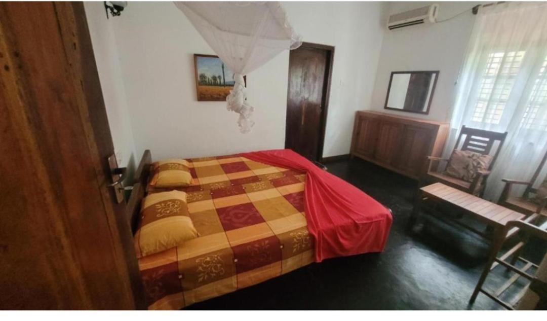 Villa Sea Sprays Hikkaduwa Esterno foto