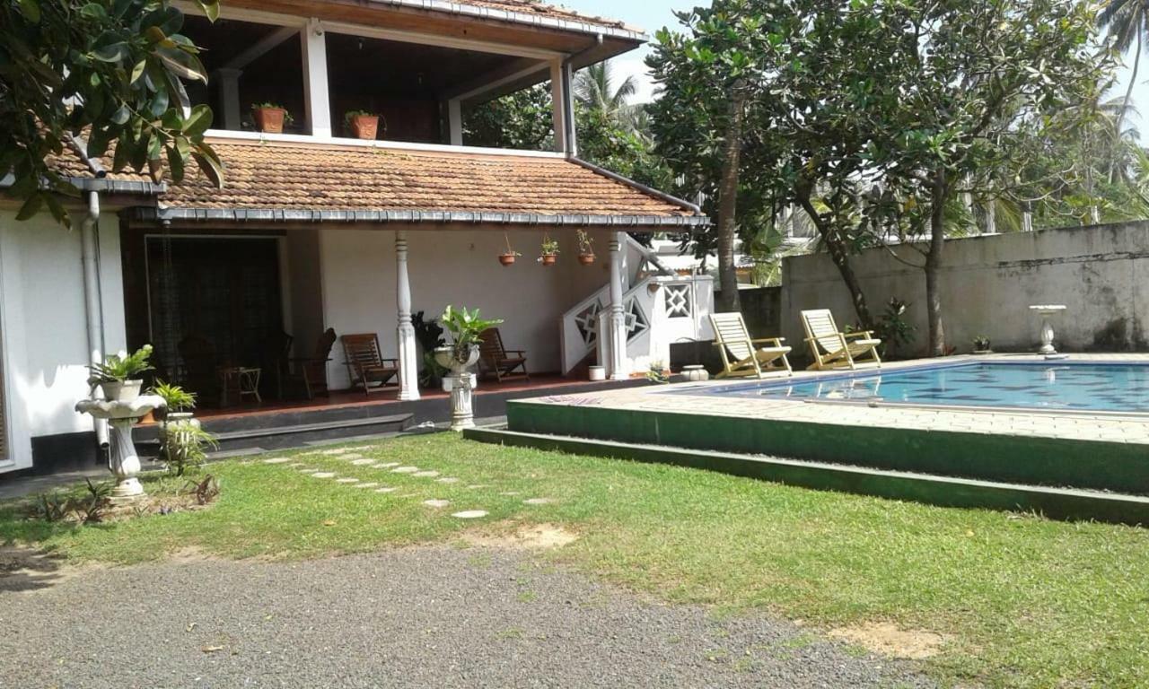 Villa Sea Sprays Hikkaduwa Esterno foto