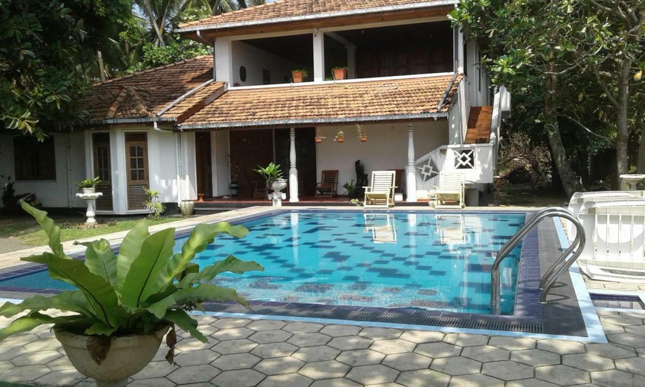 Villa Sea Sprays Hikkaduwa Esterno foto