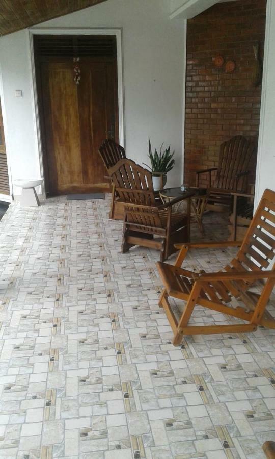 Villa Sea Sprays Hikkaduwa Esterno foto