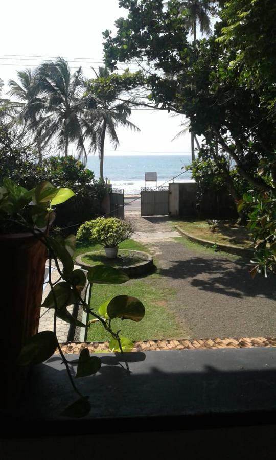 Villa Sea Sprays Hikkaduwa Esterno foto