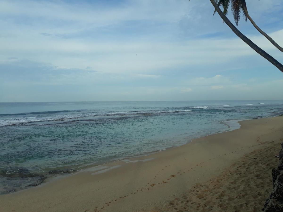 Villa Sea Sprays Hikkaduwa Esterno foto