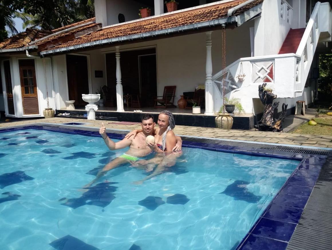 Villa Sea Sprays Hikkaduwa Esterno foto